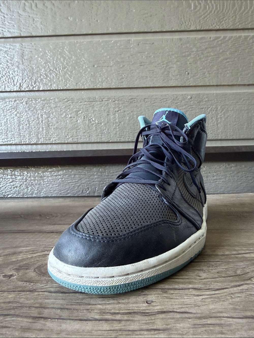 Jordan High-Top Sneakers in Navy with Teal Accents size 11.5